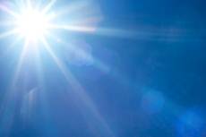 La luz del sol es la mejor forma de obtener nuestra dosis diaria de vitamina D Sol en el cielo