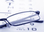 Signos de problemas Para mantener tus ojos sanos y brillantes, debes realizarte exámenes regulares, especialmente cuando ya tienes 60 años o más. Tam